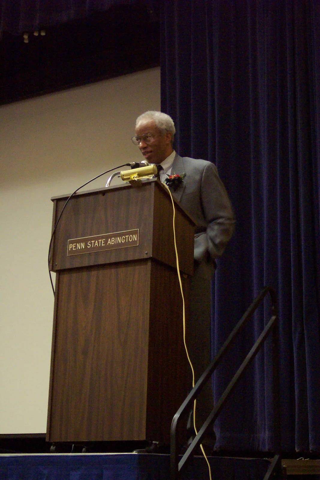 Guy Bluford stepped to the microphone for the first time to a round of applause. 