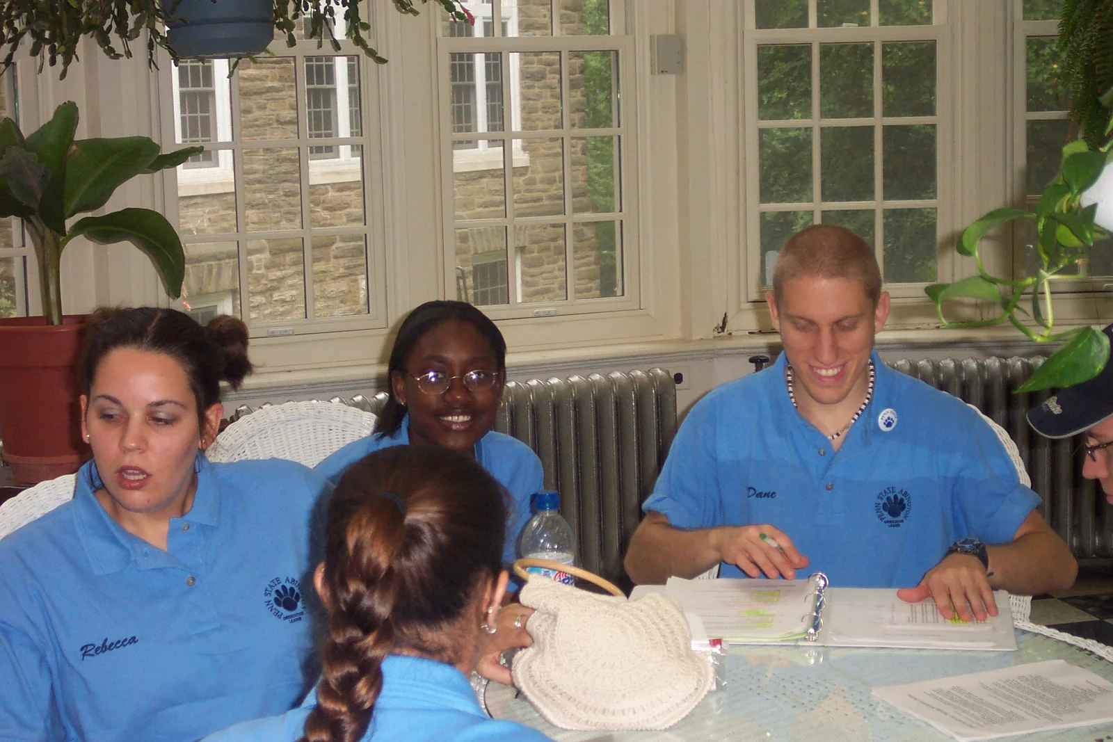 Some orientation leaders chill in the Solarium before the Academic Planning Workshops. 