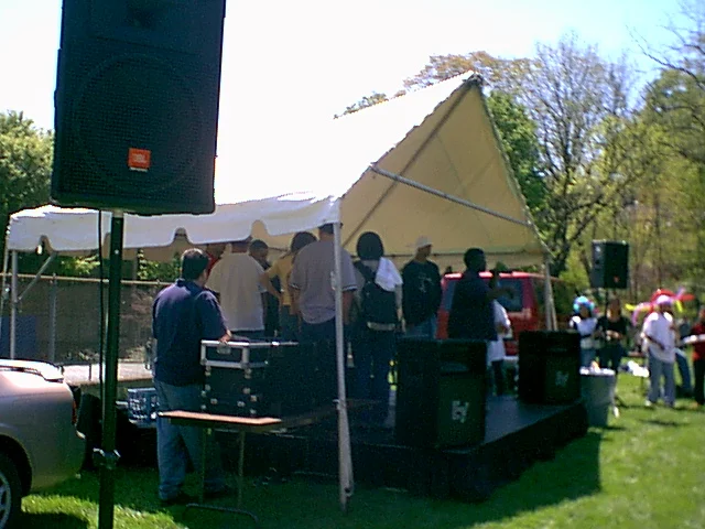 Like at New Student Day, a live band provided free entertainment.