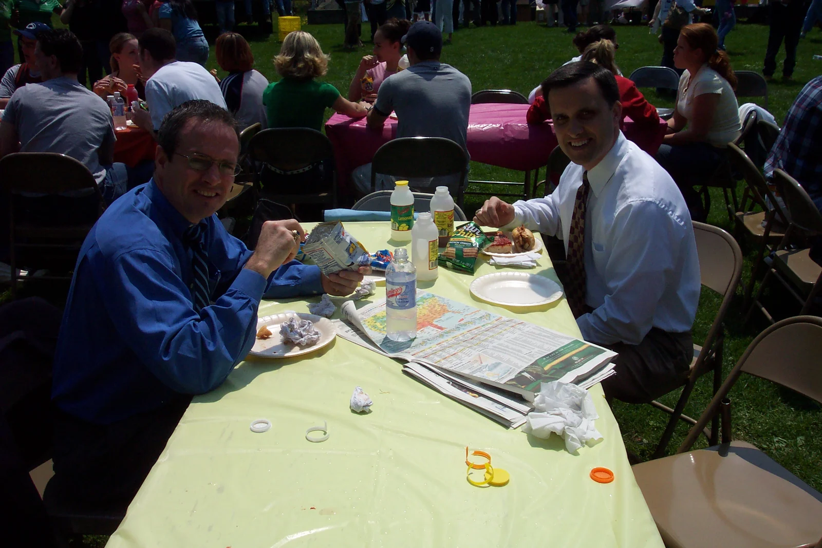 Dr. Bob and Chris Walters take a break from stuffing their food to chat.