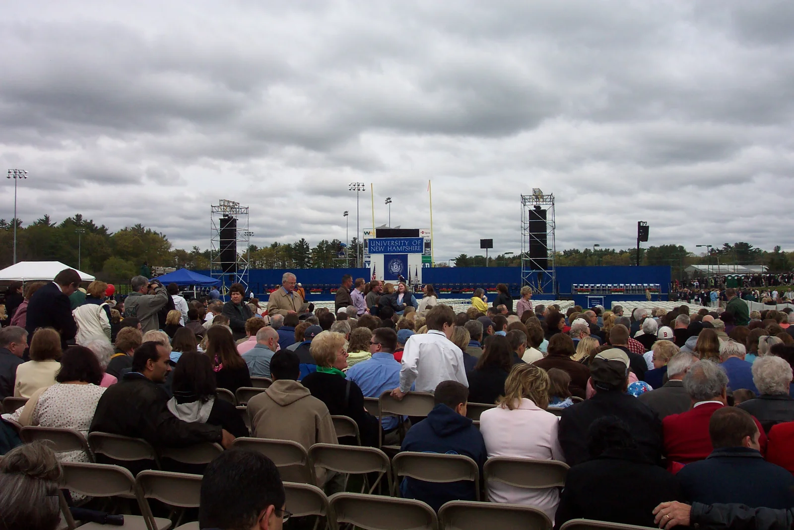 The weather for the graduation ceremony was horrendus, as you can see here by the clouds. 