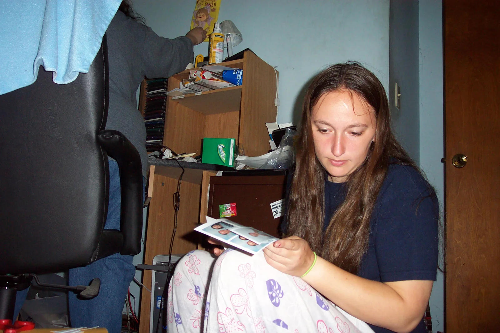 Sarah looks through pictures to give to Steve of herself and Eric.