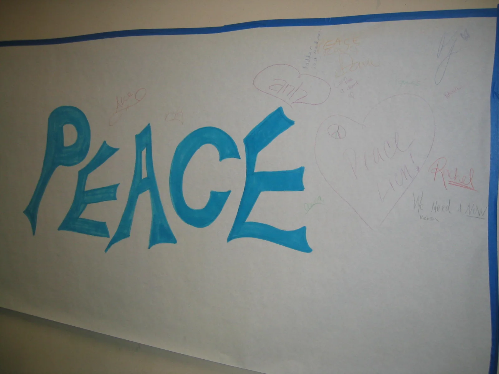 This banner allowed students to talk about peace. 