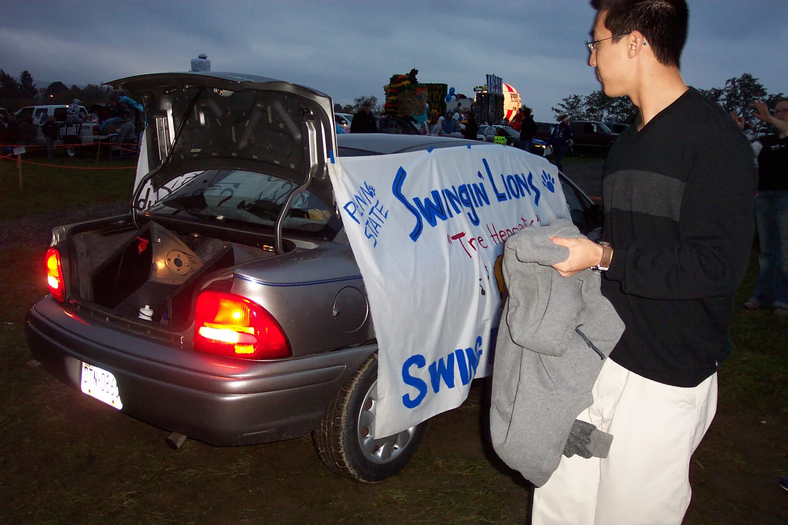 Everyone sets up the car to leave. 
