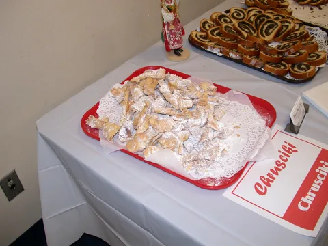 Chryusziki are a popular polish dessert food.