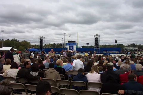 The weather for the graduation ceremony was horrendus, as you can see here by the clouds. 