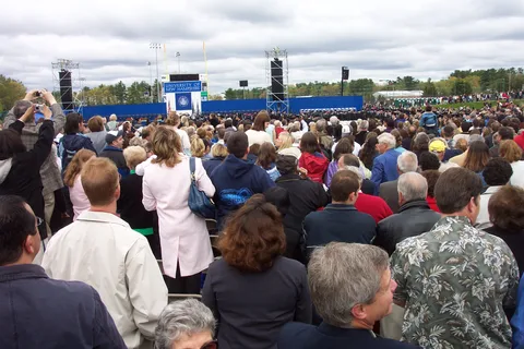 It's easy to see why nobody wanted to sit on the field: tall people blocked almost all view of the stage. 