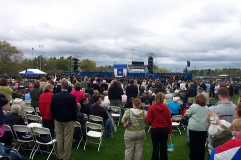 The ceremony was poorly organized at the end.  Since there were no announcements, nobody was exactly sure what was going on. 