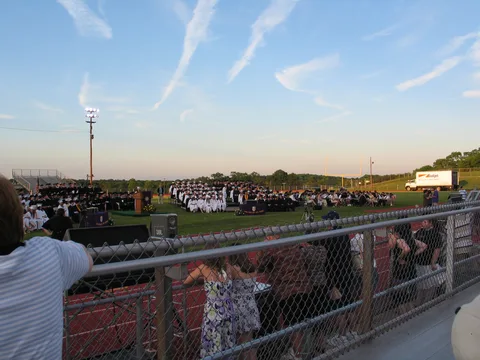 The superintendent gave a long-winded speech as his farewell address, taking almost 20 minutes. The crowd groaned every time he started a new paragraph.