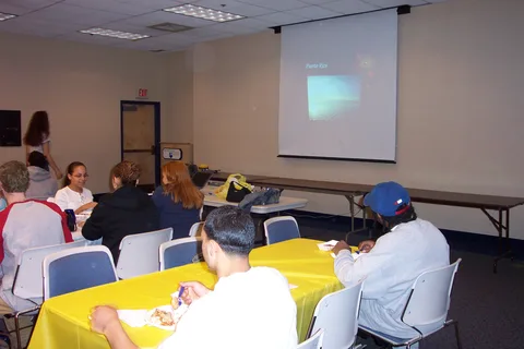 A slideshow about Spain entertained those who ate inside room 108 Lares. 