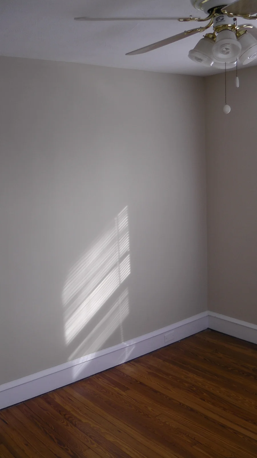 The second bedroom, with the camera rotated 90 degrees to the right.