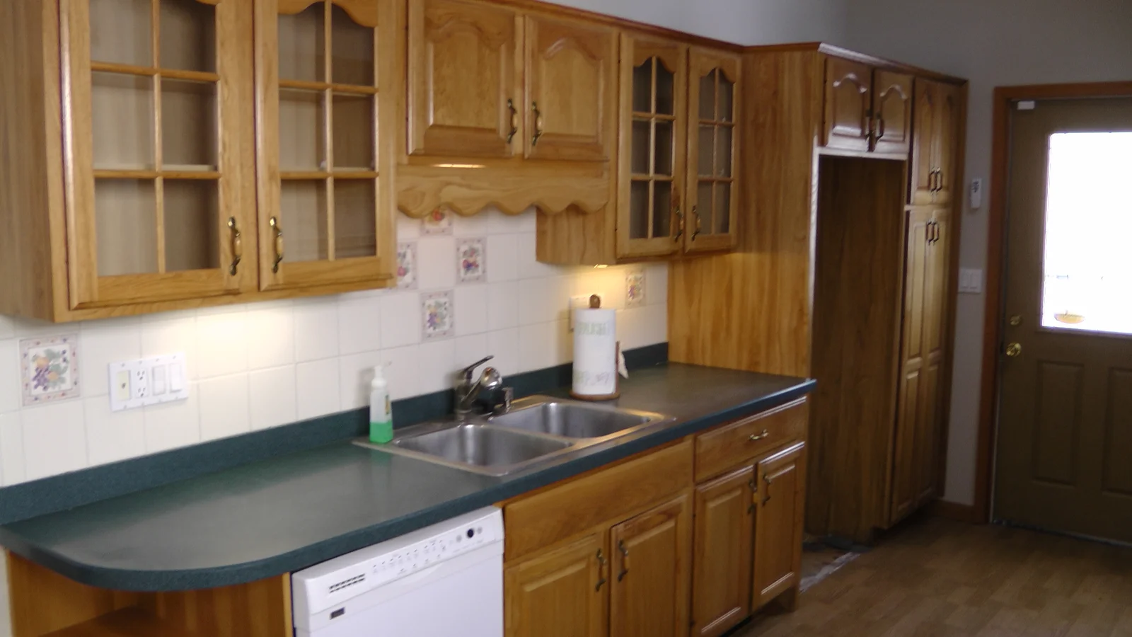 A view of the full length of the kitchen.