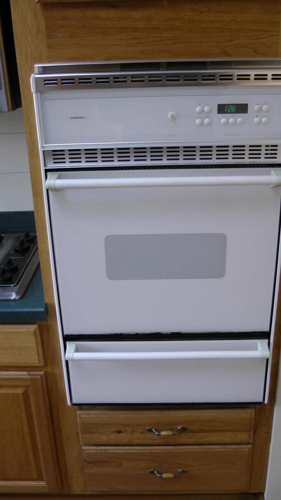 Below the gas oven lies a fully functional broiler, which can be operated independently from the oven, allowing different courses to be baked and broiled at the same time.  Both the oven and the broiler are included in the purchase price.
